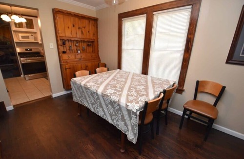 South Bend House | 2 bedroom home 10 mins from Notre Dame(626)