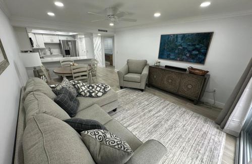 Crescent Beach Apartment | 2 BR Condo in St Augustine across from Beach