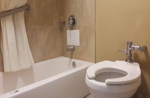 Governor's Walk Hotel | 2 Family Rooms near Railroad Square Art District | Free Parking & Pet Friendly!