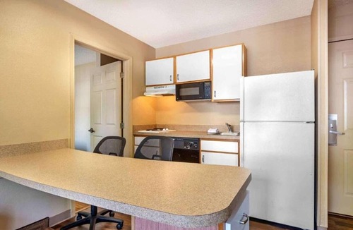 Malvern Apartment | 2 Full Beds | Non-Smoking, Kitchen