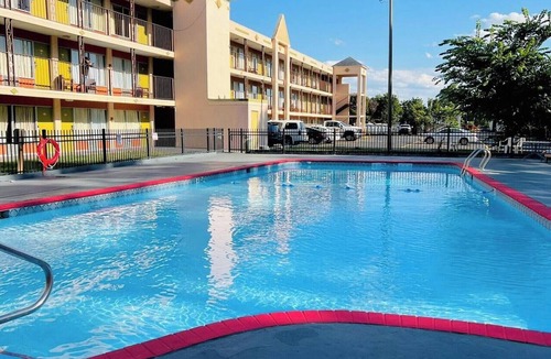 Ashland Apartment | 2 Full Beds Non-Smoking