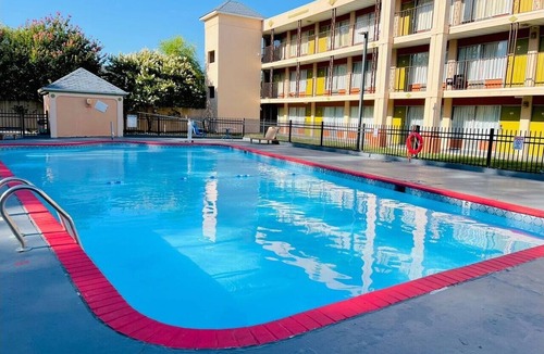 Ashland Apartment | 2 Full Beds Non-Smoking