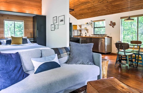 Blackshear-Prospect Hill Apartment | 2 Mi to Dtwn: Pet-Friendly Austin Studio w/Yard