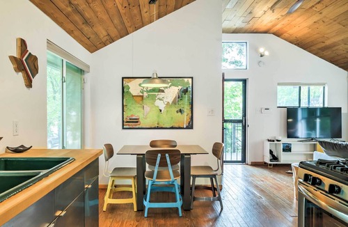 Blackshear-Prospect Hill Apartment | 2 Mi to Dtwn: Pet-Friendly Austin Studio w/Yard