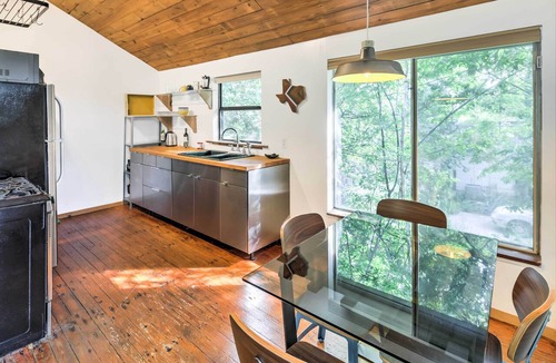 Blackshear-Prospect Hill Apartment | 2 Mi to Dtwn: Pet-Friendly Austin Studio w/Yard