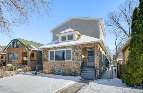 Evanston House | 2 Mi to Northwestern: Updated Home w/Game Room!