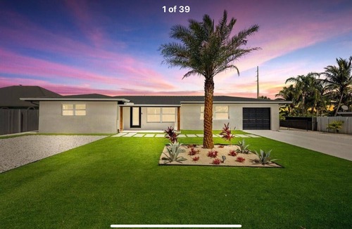Hobe Sound House | 2 Miles to Beach with large putting green!
