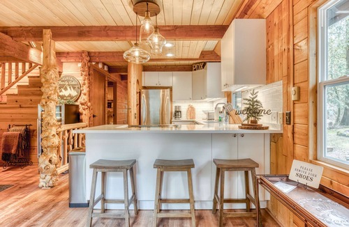Rhododendron Cabin | 2-story mountain cabin with loft and fireplace, deck, streaming, washer&dryer
