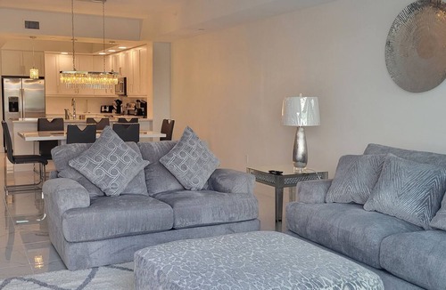 Island Estate Condo | 204, Water View-Clearwater Bch in 6 min, Pool/Gym