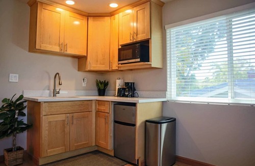 Loma Linda House | 2Br1Ba Guest Suite 2miles from Apple Spaceship