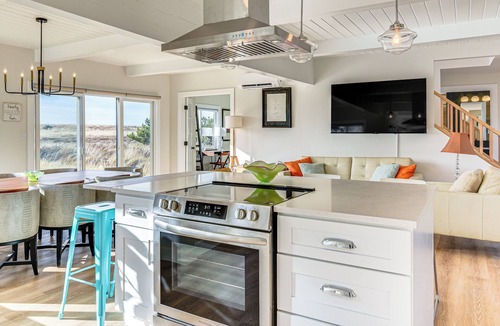 Warrenton Cottage | 3-acre Oceanfront Home: Game Room & Fire Pit!