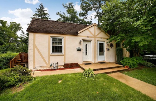Malvern House | 3 Bed Home Walking Distance to Malvern Station