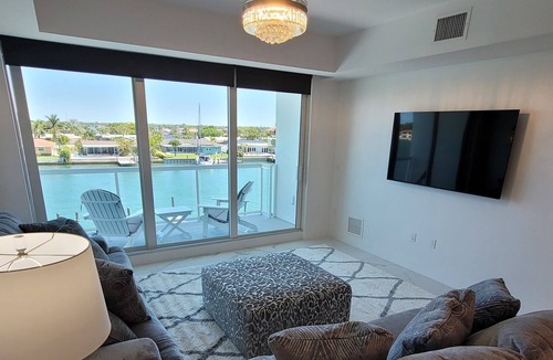 Island Estate Condo | 302, Water View-Clearwater Bch in 6 min, Pool/Gym