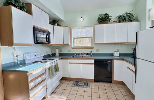 Leadville Cabin | 3BR Log Cabin in the Pines | Sleeps 6 | Fireplace