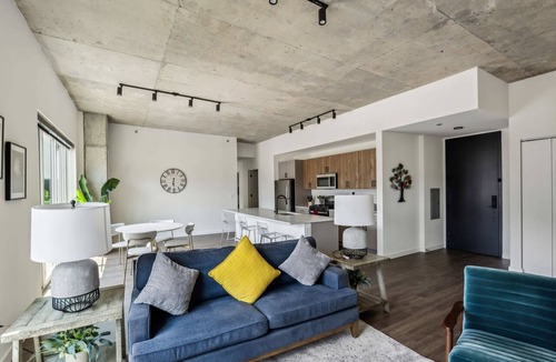 Killgubbin Apartment | 3BR Luxury Suite w/Gym and Balcony
