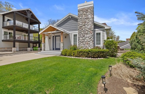 Williams Bay House | 3rd House from the Lake! Ideal Location! Walk to Beach, Pier 290 Gage Marine