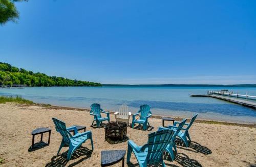Maple City House | ~ 4,000 Sq Ft Cabin on Glen Lake: Deck & Views!