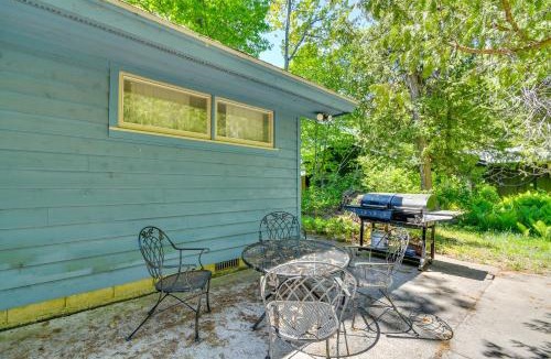 Maple City House | ~ 4,000 Sq Ft Cabin on Glen Lake: Deck & Views!
