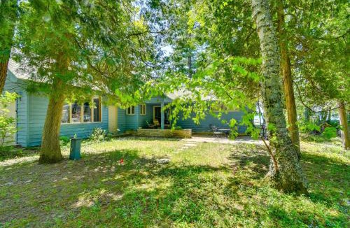 Maple City House | ~ 4,000 Sq Ft Cabin on Glen Lake: Deck & Views!