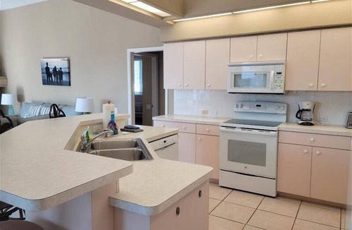 Saint Armands Key House | 4/3, Private Pool, Walk to St. Armands and Beach