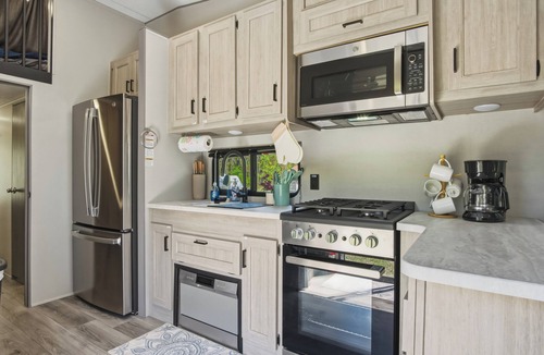 Fountain Cottage | 4 Bedroom Round Lake Getaway: 2 Cabins + 2026 Camper + Dock