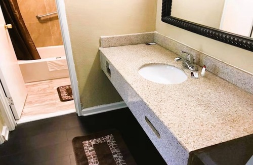 Governor's Walk Hotel | 4 Rooms Near Donald L. Tucker Civic Center - 1.2 miles away | Free Parking