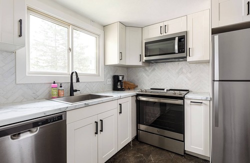 Cedar House | 4BR Family Retreat w/Pool Near Lake Michigan – Ideal for Groups & Getaways