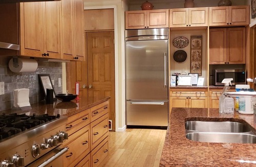 River North Apartment | 4BR Old Town Chicago Loft | Walk to Wells St