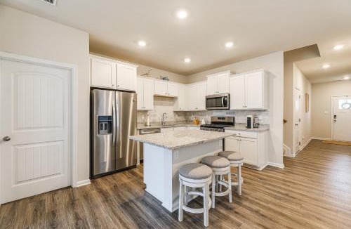 Millville House | 5 Mi to Bethany Beach: Townhome w/Pool!