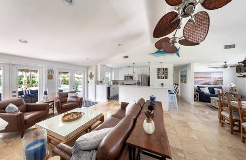 Jupiter House | 5 min from Inlet Lighthouse! Pool home w/Tiki Hut