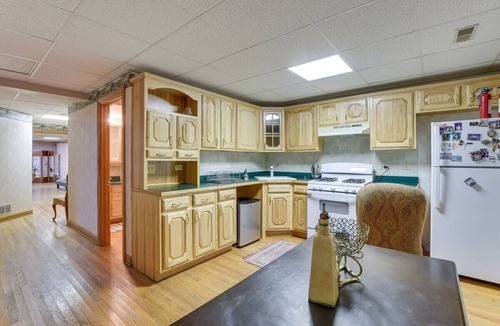Barrington Hills House | 6 Shared Acres, Pool Table: Barrington Hills Apt!