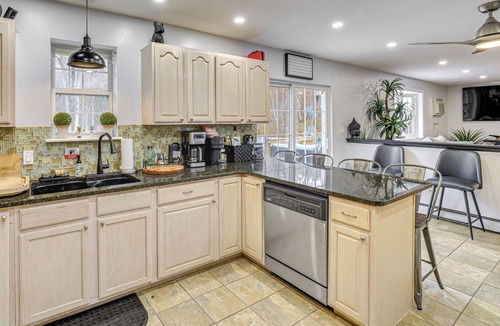 Stroudsburg House | 7 Mi to Slopes: Family Getaway in Stroudsburg