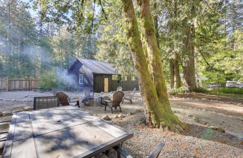 Rhododendron House | 70s Retro Retreat in Rhododendron! Mt Hood Base