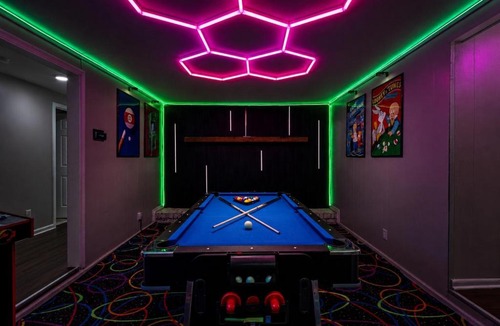 Avondale House | 8 BR Theater Game Room Fire Pit Sleeps 15