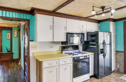 Guthrie Center House | 8 Mi to Lake Panorama: Cozy Family Getaway