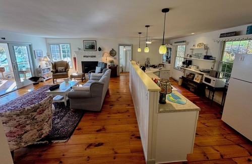 Newcastle Cottage | A Charming Waterfront Cottage with Touches of Elegance