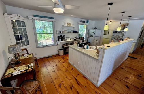 Newcastle Cottage | A Charming Waterfront Cottage with Touches of Elegance