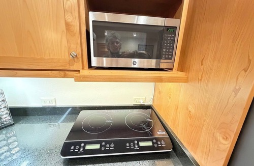 Ashland Apartment | Adjacent to Downtown Ashland and Lithia Park, Lithia Park Suite 3