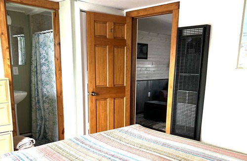 Upper Peninsula Michigan Cabin | Adorable one bedroom cabin on Little Lake, centrally located near Trail 8