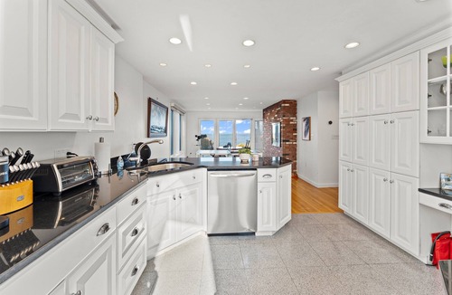 Plymouth House | Amazing Water views! Ocean front, HotTub & More!