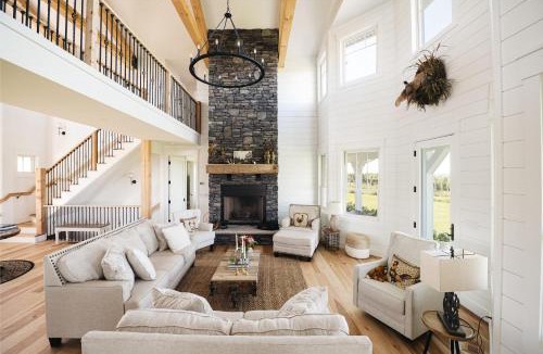 Williamsburg House | Ann Riley Farmhouse - Vineyard by Traverse City