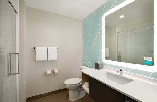 Warren Hotel | avid hotel Detroit Warren by IHG
