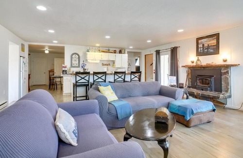 Bandon House | Bandon Home with Patio, Steps to South Jetty Park