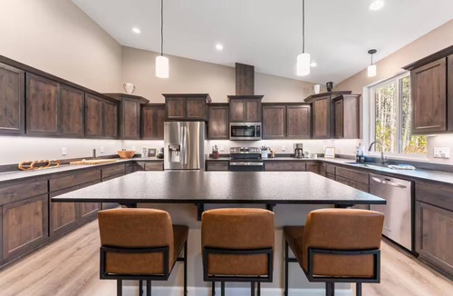 Bandon House | Bandon's Trail House, 2 minutes to Bandon Dunes Golf Resort, Hot Tub, Fire Pit