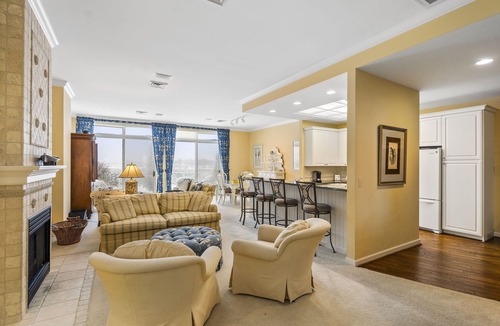 Harbor Springs Condo | Bank Penthouse Suite 12 - IN TOWN - Bay View! Elevator