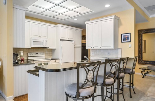 Harbor Springs Condo | Bank Penthouse Suite 12 - IN TOWN - Bay View! Elevator