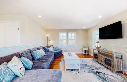 Plymouth House | Bayberry Beauty