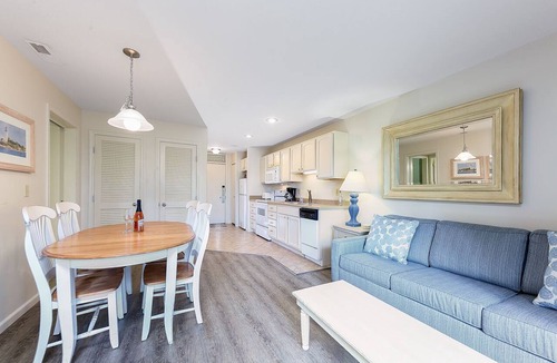 Acme Condo | 🏖️ Bayview Retreat @ The Shores | 2 Suites + 2 Patios | Wooded Lake Views ➠ 5677
