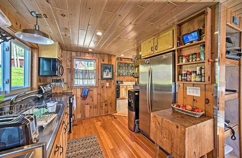 Milford Cottage | BBQ Ready: Lakeside Milford Home w/Paddleboat