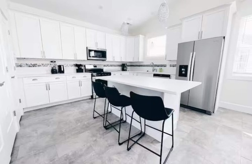 Sea Isle City House | Beach Block Downtown Luxury Walk to Everything!